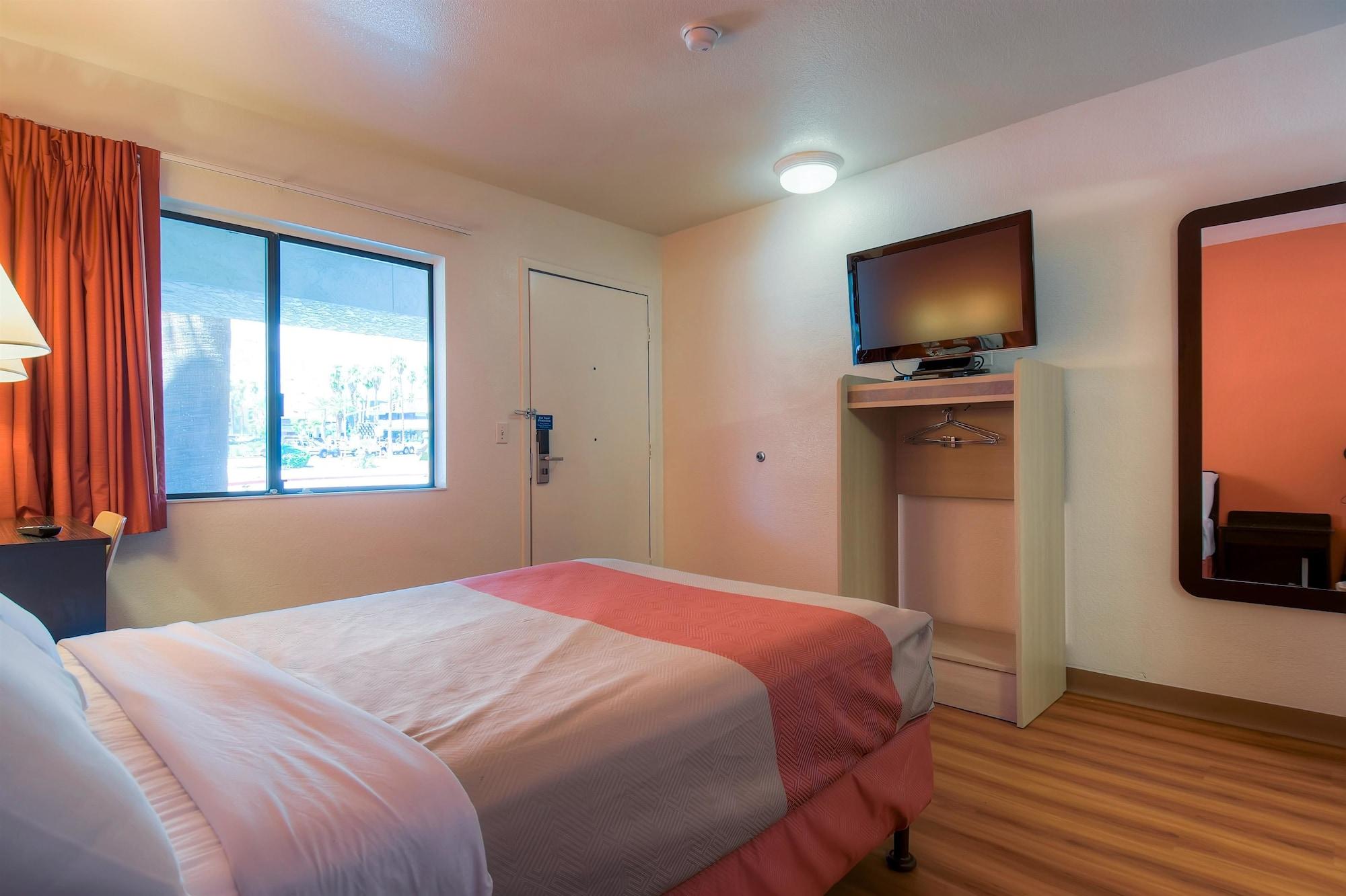 Motel 6-Palm Springs, Ca - Downtown Luaran gambar