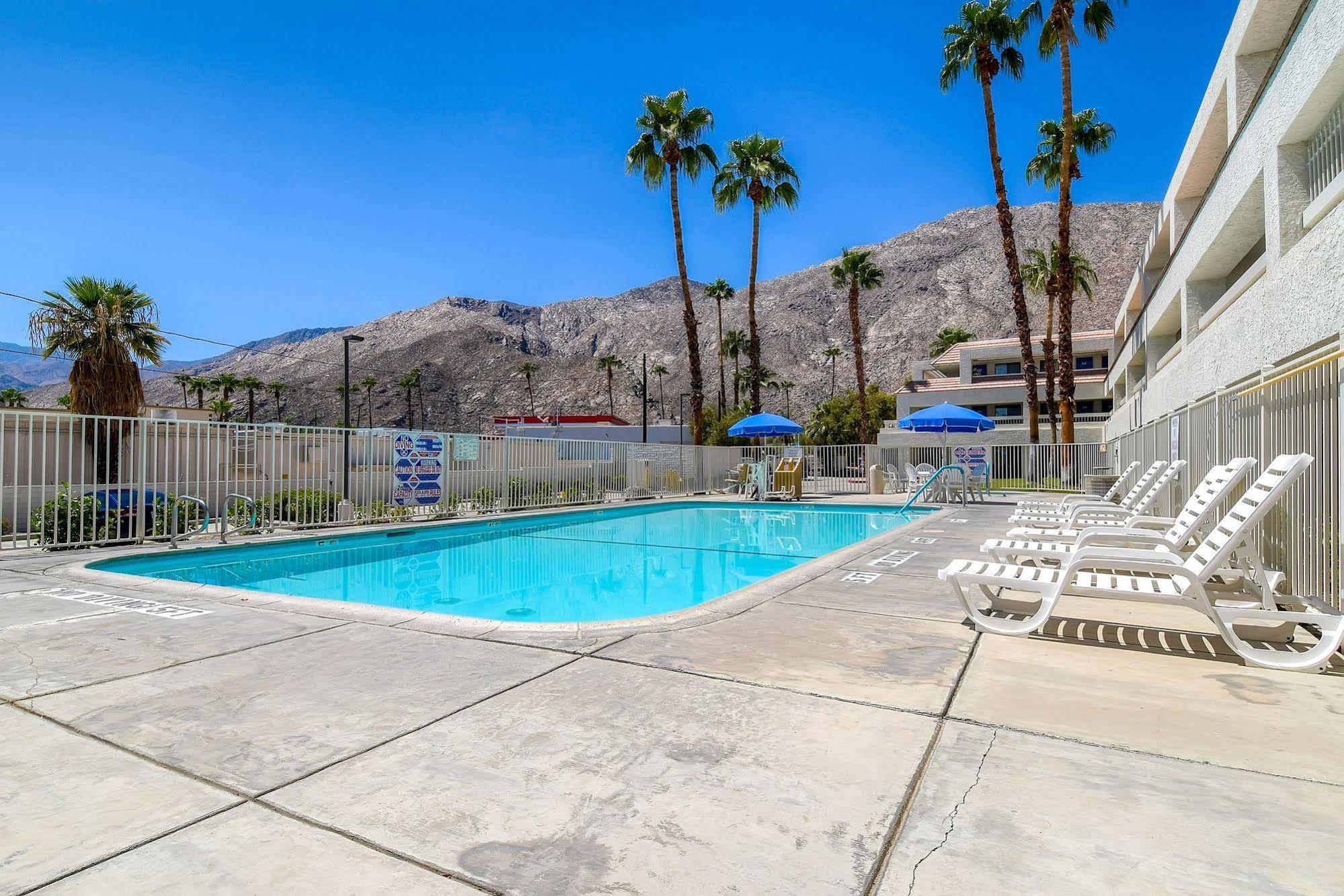Motel 6-Palm Springs, Ca - Downtown Luaran gambar