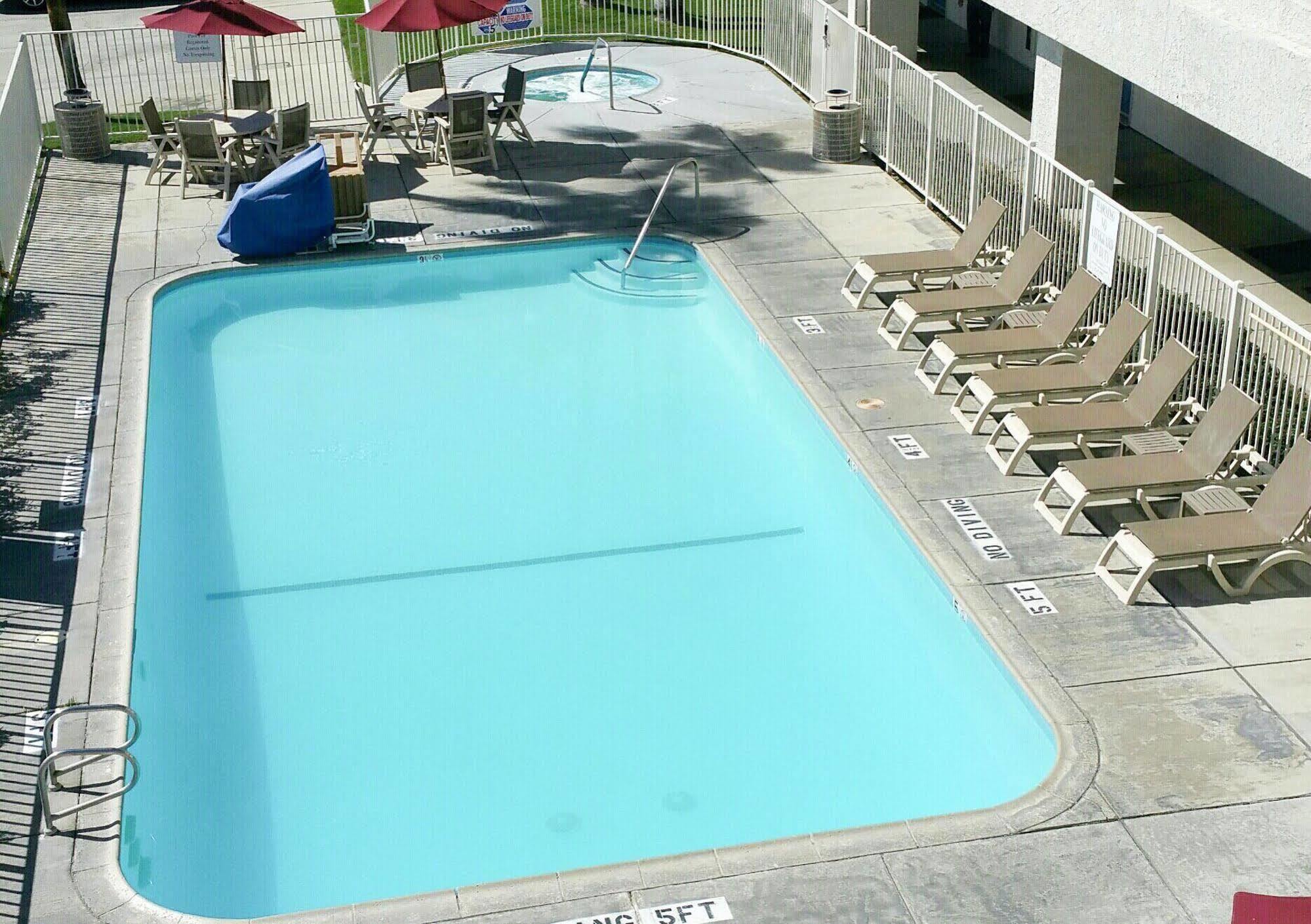 Motel 6-Palm Springs, Ca - Downtown Luaran gambar